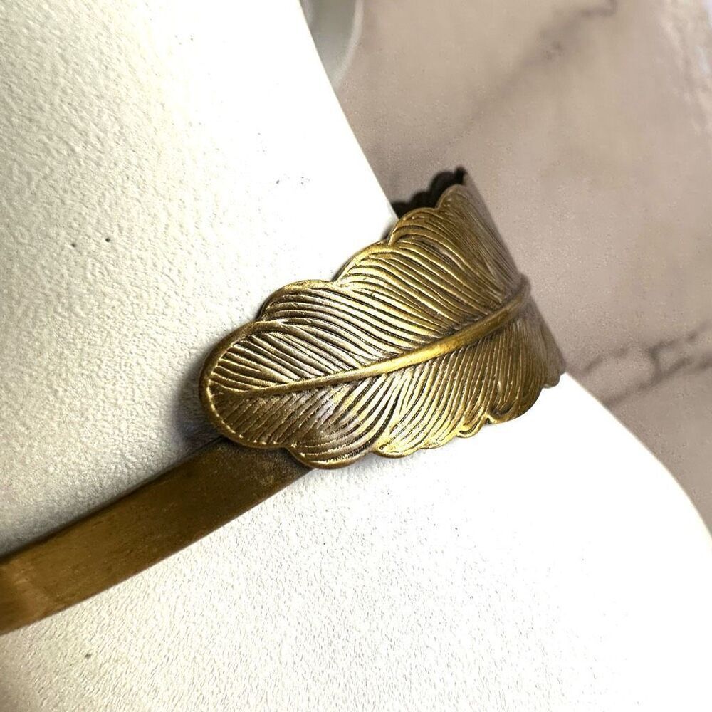Gold tone feather bracelet - Picture 3 of 10